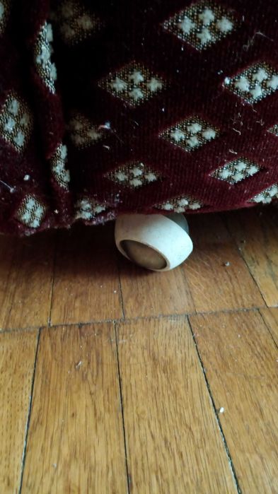 Кресло с новой обивкой. Новое кресло на каркасе массива дерева!