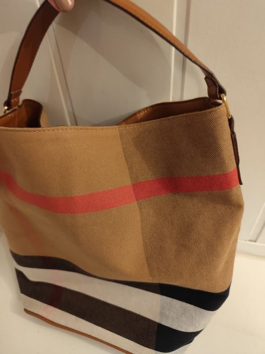 Torebka shoperka jak Burberry