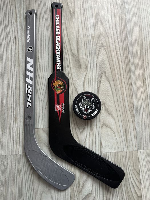 2 mini kije do hokeja i krążek do gry w hokeja NHL Chicago