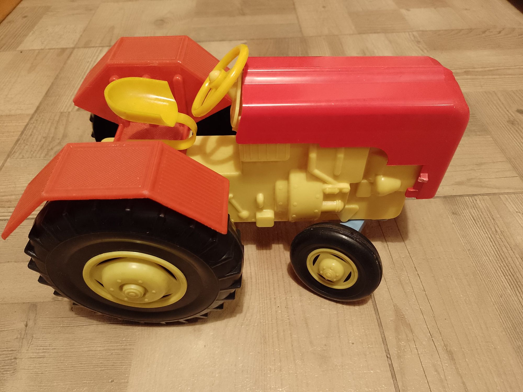 Zabawka, traktor prl z Lubawki