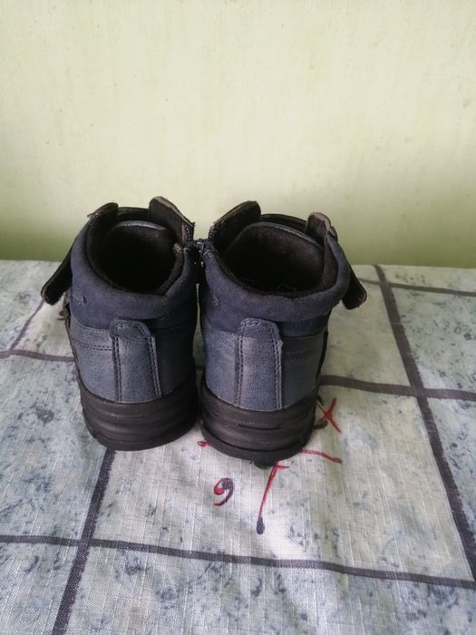 Продам осенние ботинки
