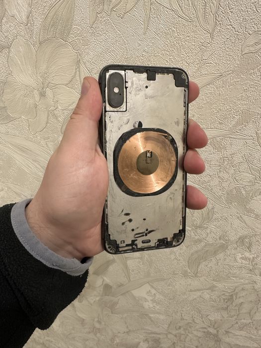 iPhone X 64g не вмикається