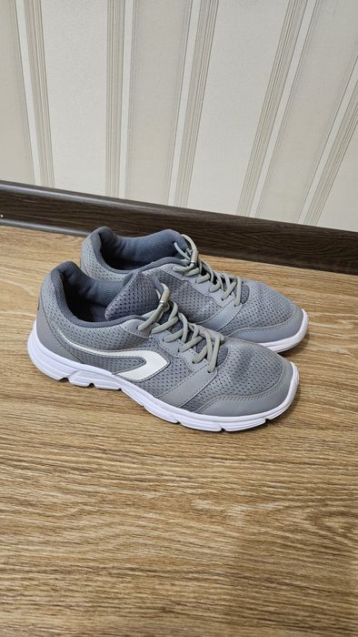 Кросівки Decathlon 39 р