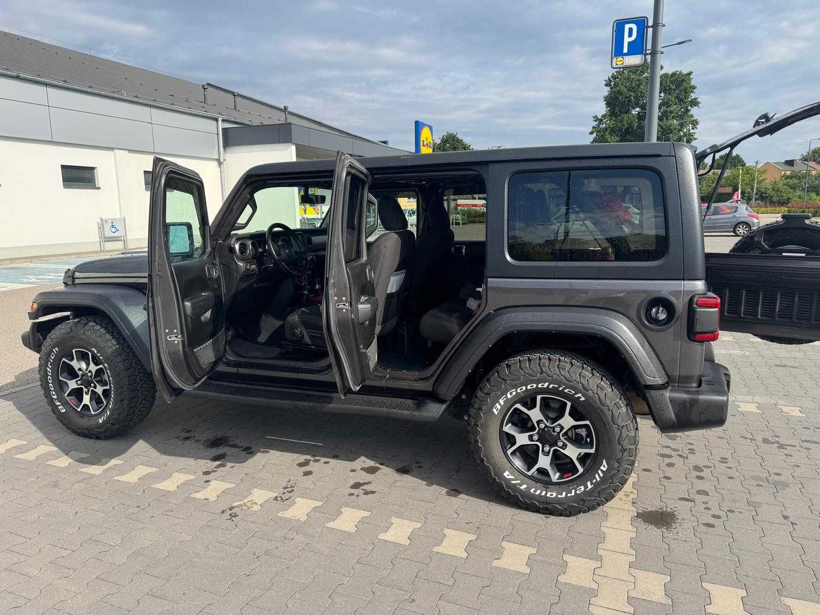 Jeep Wrangler  3,6  22r. 159 tys.