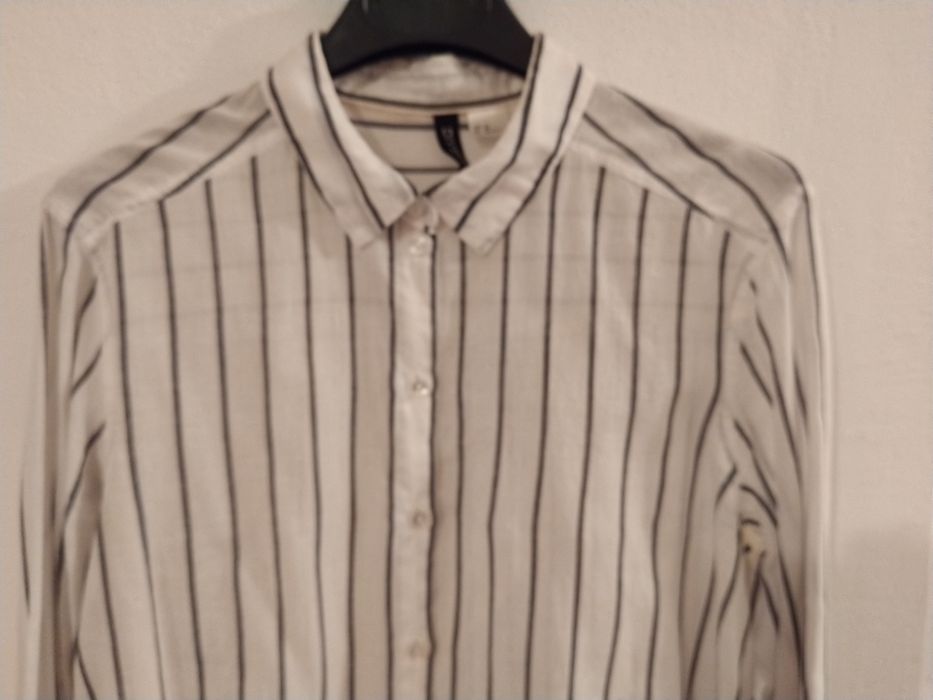 Blusa às riscas cinzentas e brancas - H & M - Tamanho XS