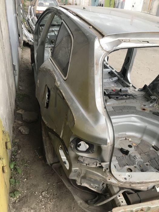 TOYOTA AVENSIS 2011 рік 2.0 дизель