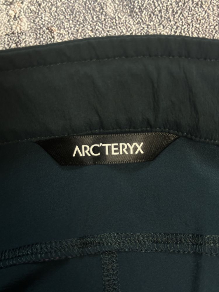 Водовідштовхуючі трекінгові штани Arcteryx