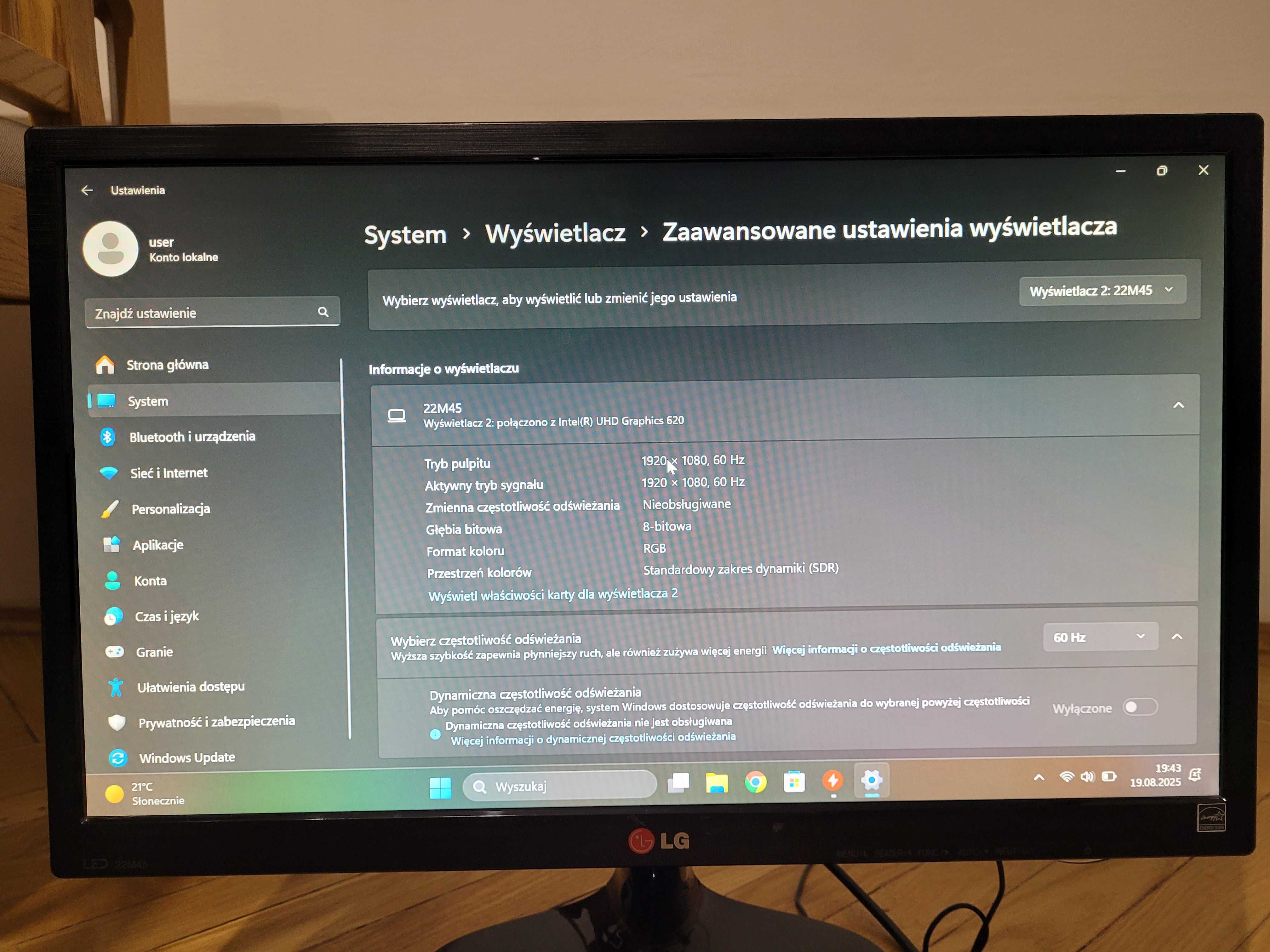Monitory 22 cale LG(2x LG22m45, 1x 22m47VQ), 1x IIYAMA E2278HD
