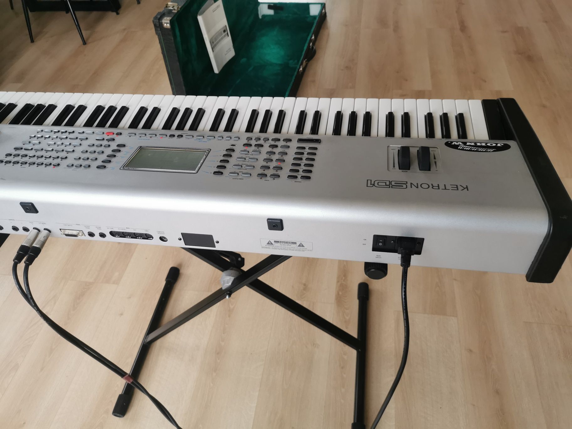 Ketron sd1. Korg Roland