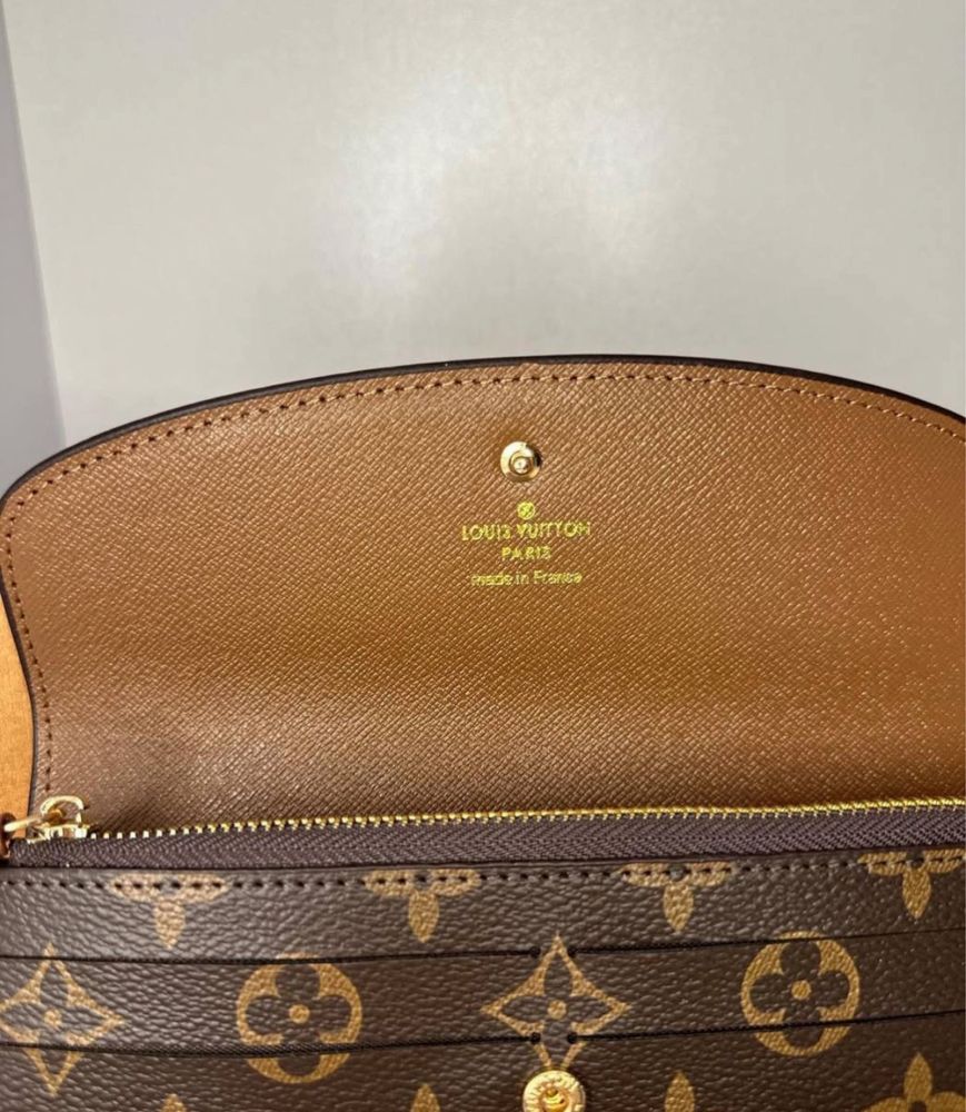 Женский кожаный кошелек  Louis Vuitton