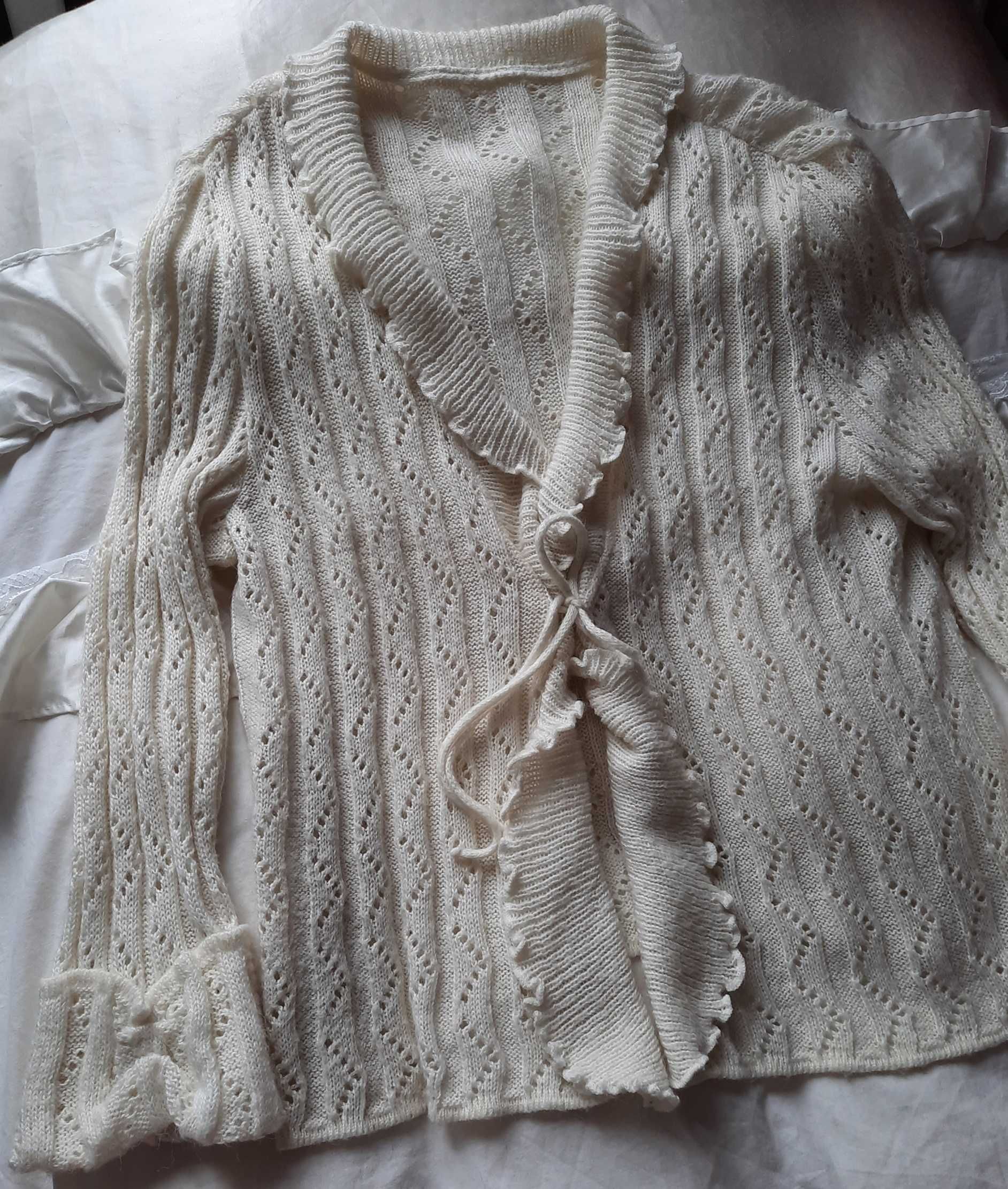 Ładny sweter ażur falbanki kremowy wiązany kardigan XL