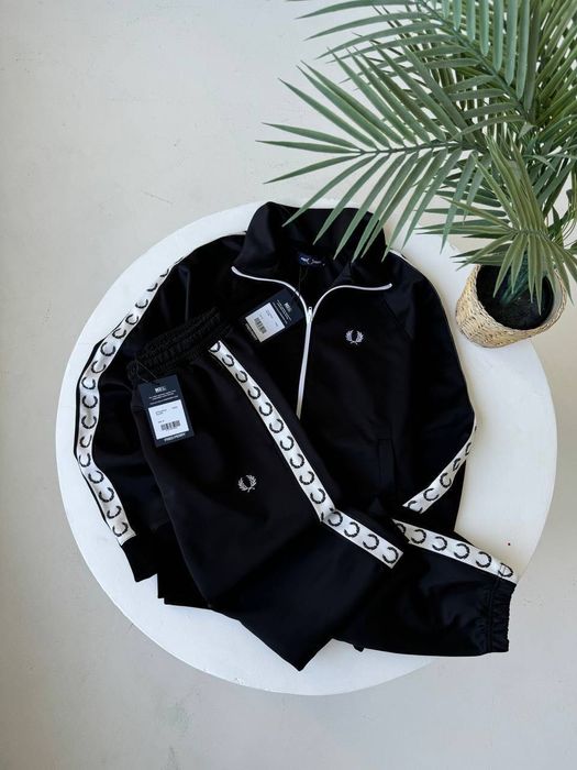 Мужской Костюм Fred Perry на лампасах