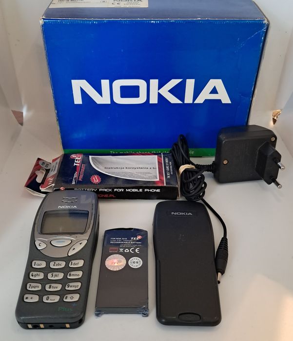 Kultowa Nokia 3210 z nowym akumlatorem I orginalną ładowarką.