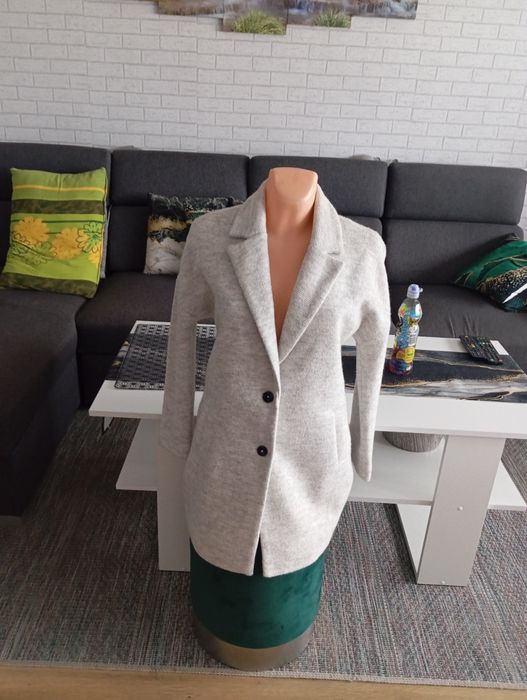 Krótki płaszcz damski