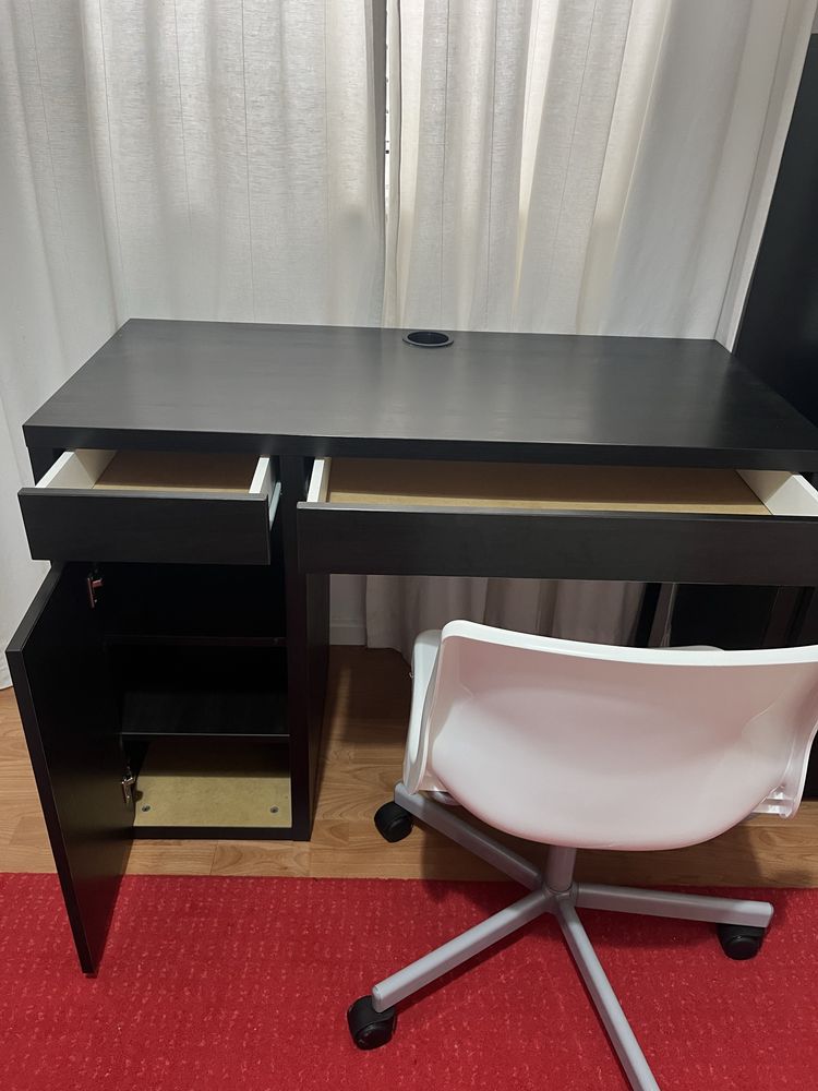 Secretária IKEA com cadeira