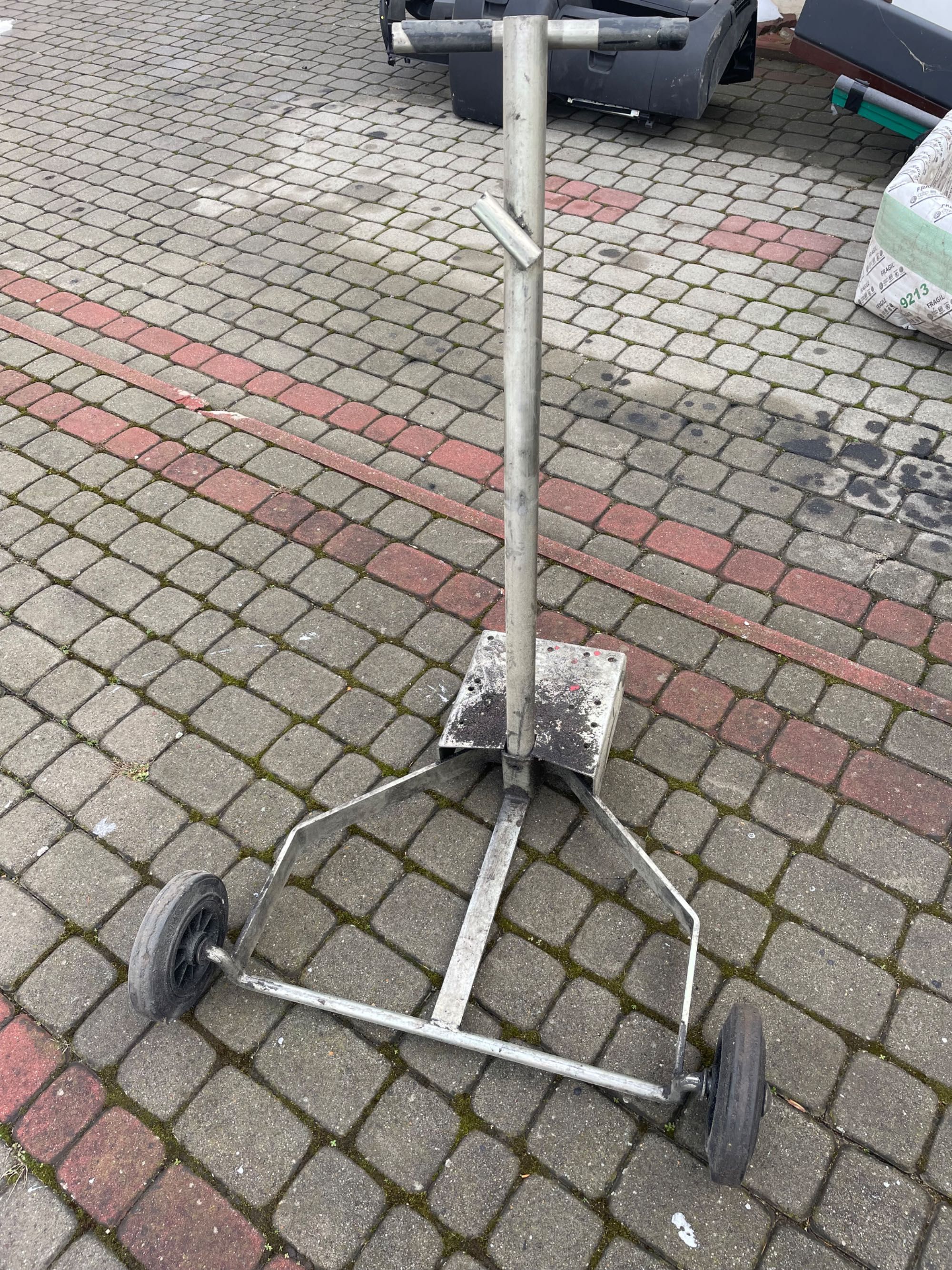 Wózek na beczki olejowy