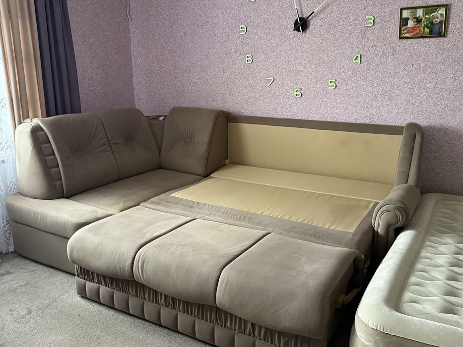 Кутовий диван ( зручний та багатофункціональний)