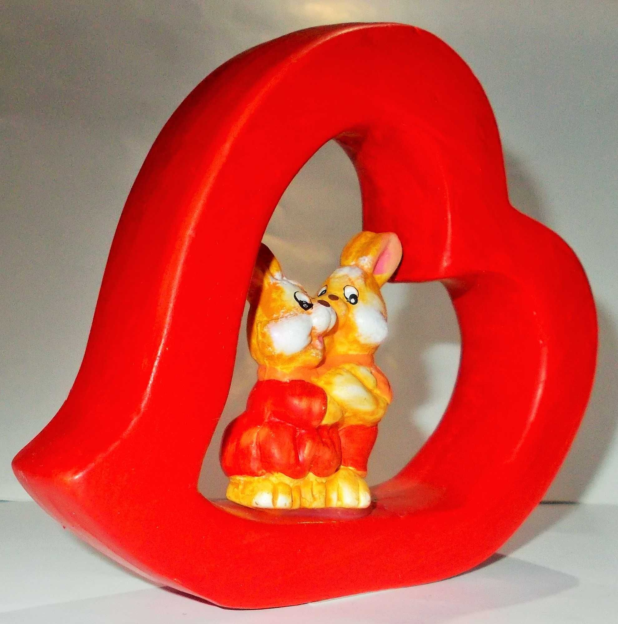 Serce ceramiczne 3D zajączki przytulone statuetka polska Wielkanoc