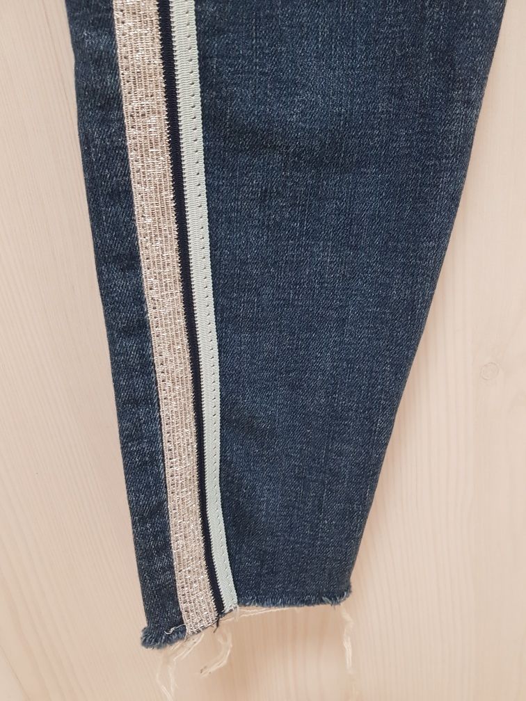 Jeansy rurki wystrzepione nogawki Zara