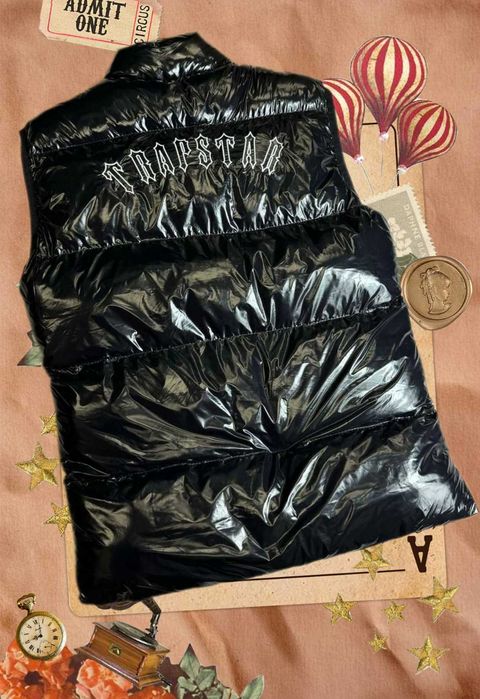 Супер тренд! Глянцева жилетка Trapstar, є розміри. Топ якість. Є опт !