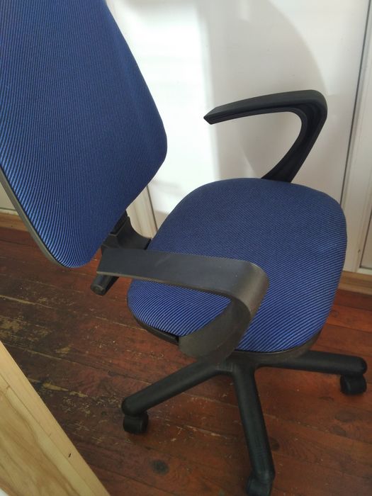 Офисный стул после кап ремонта все в рабочем состоянии