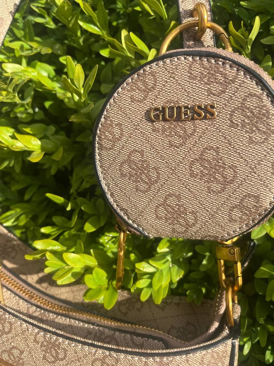 Сумка Guess 
Новa
Еко шкіра 
Оригінал
Розмір  29 *6*16.5 см
За додатк