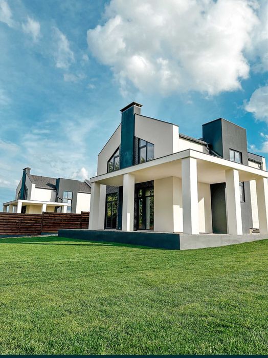 Стильний котедж на березі озера, 5 хв. від Бучанського парку