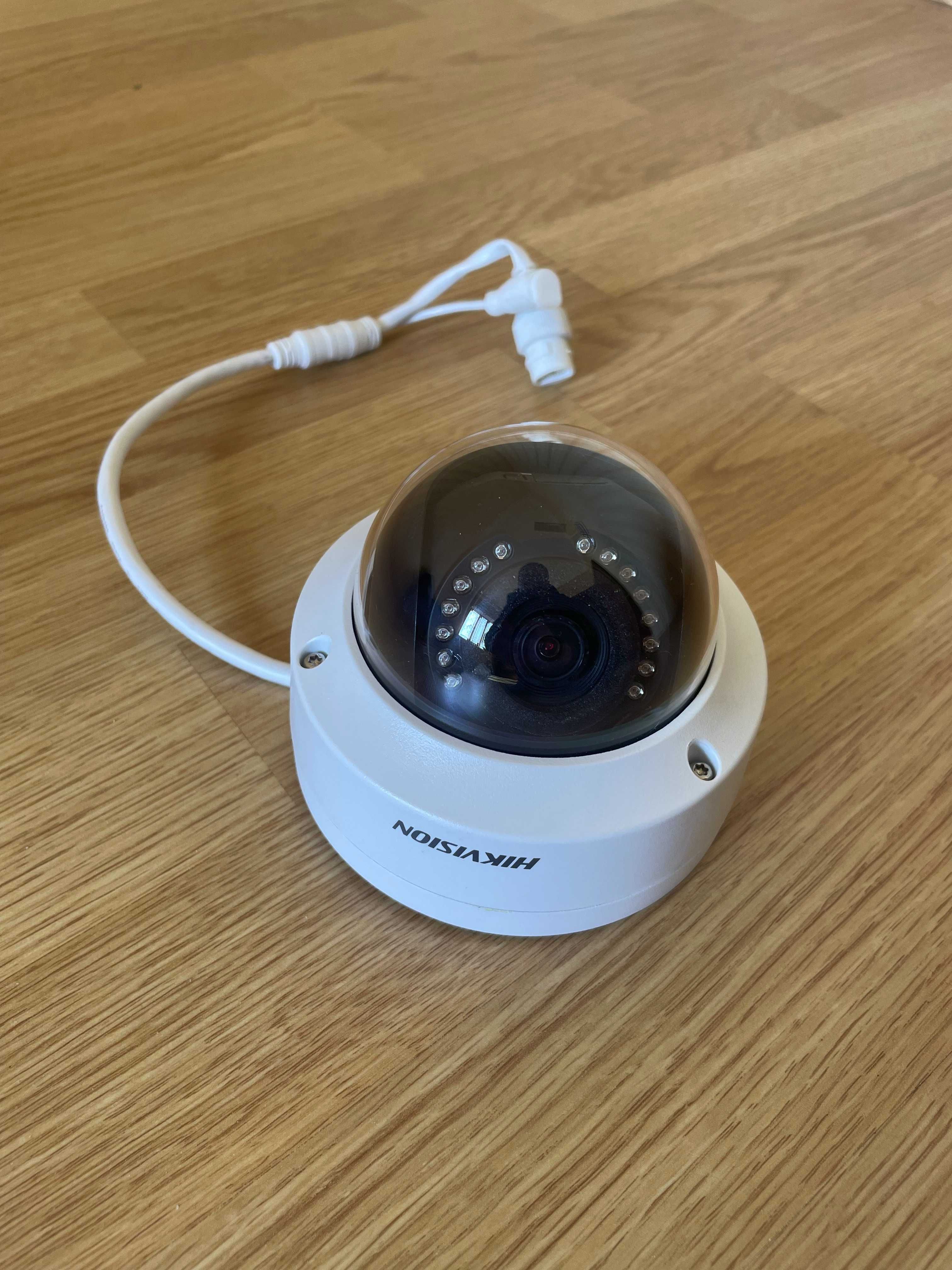Комплект видеонаблюдения рег Hikvision DS-7108NI-Q1/8P плюс 8 камер