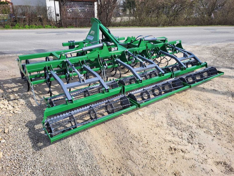 agregat uprawowy/ zęby s/ uprawowo przedsiewny/ składany hydraulicznie