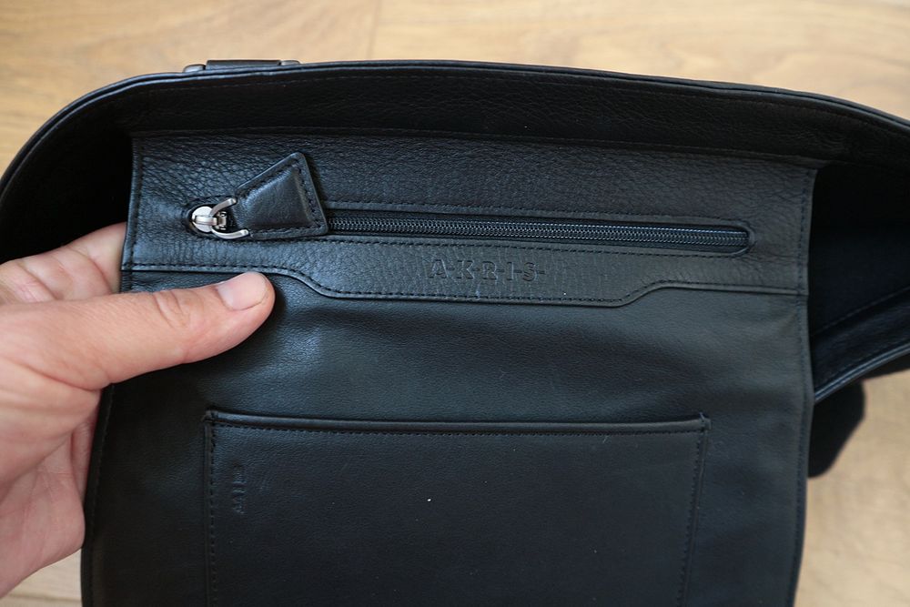 Жіноча сумка Akris