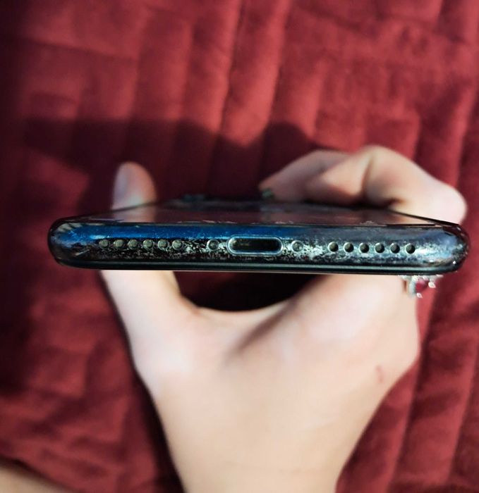 iPhone X 64gb, продам дешево.