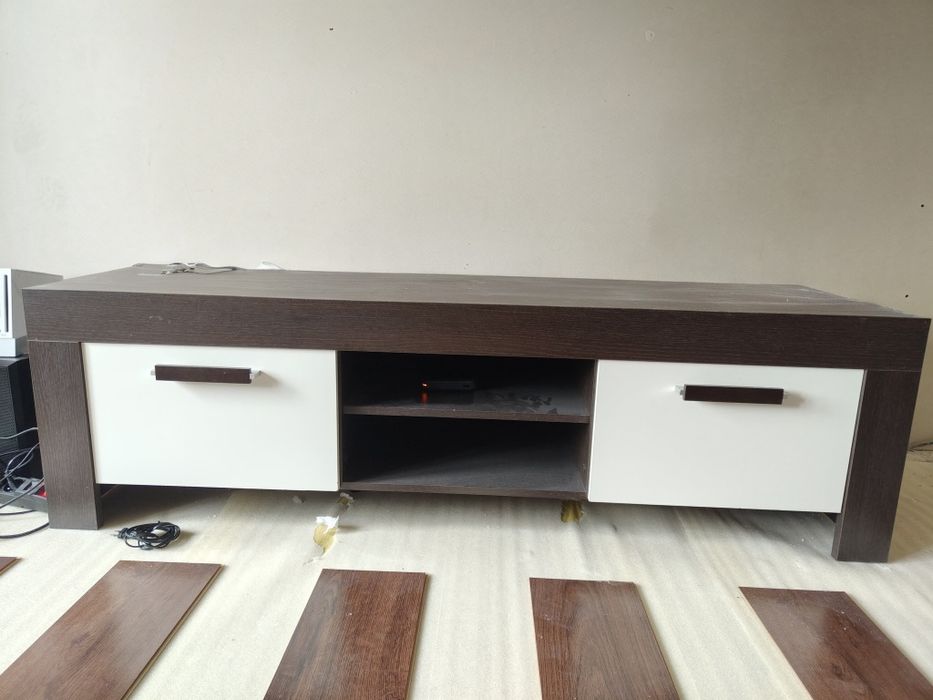 Pilnie sprzedam zestaw mebli do salonu biurko komoda witryna 2 rtv