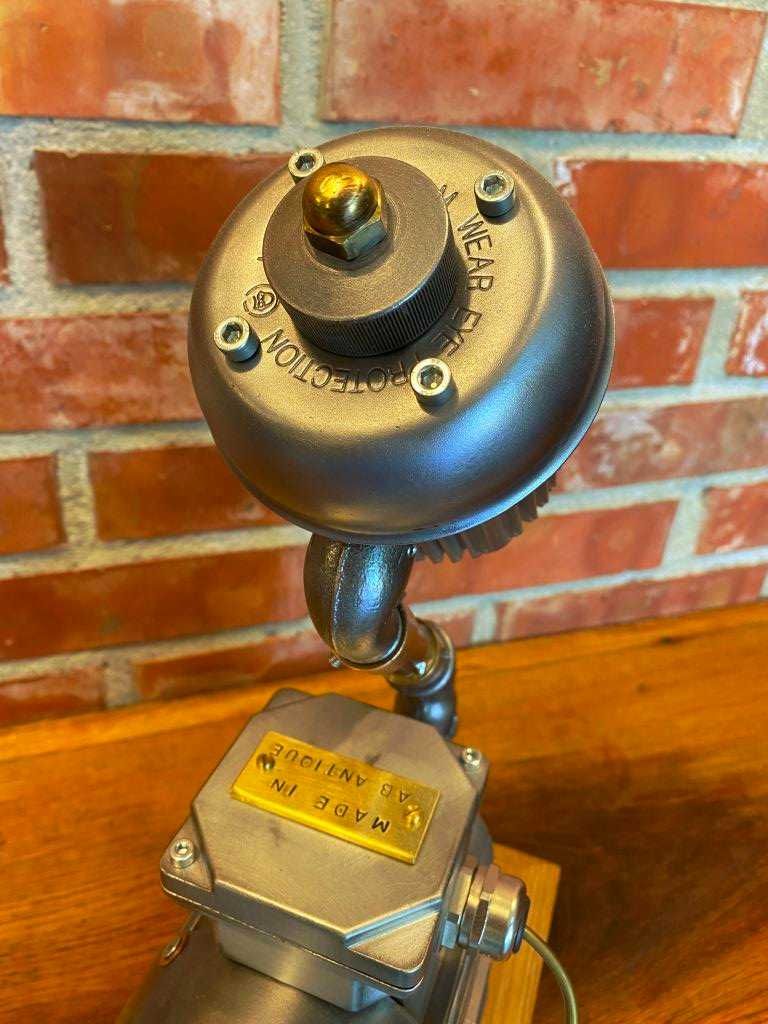 Lampa gabinetowa, industrialna