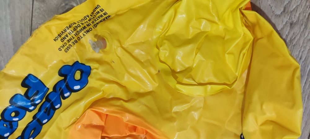 Koło do pływania dla dziecka niemowlaka