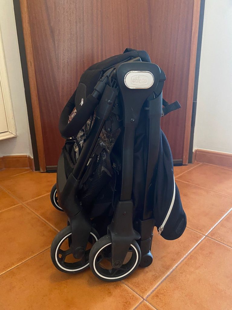 Carrinho para bebé chicco com capa de protecção de chuva