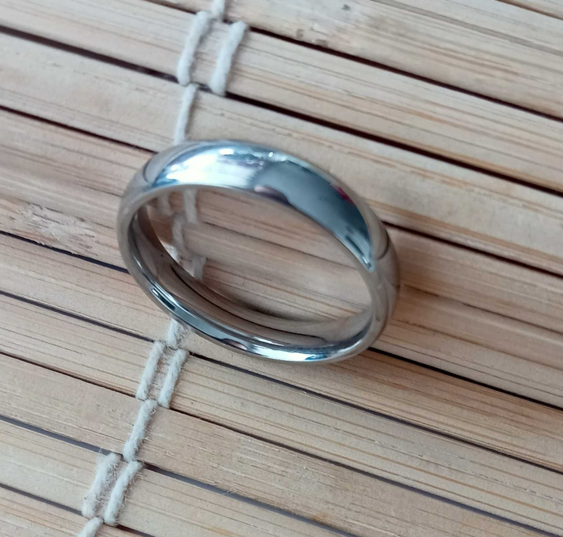 Elegancka srebrna obrączka 925