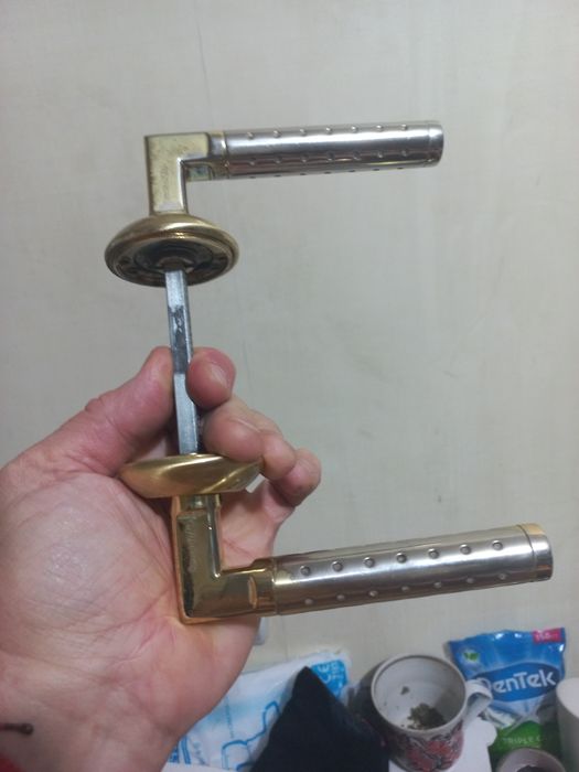 Ручки б,у на дверь  ,,armadillo,, ширина  8 см