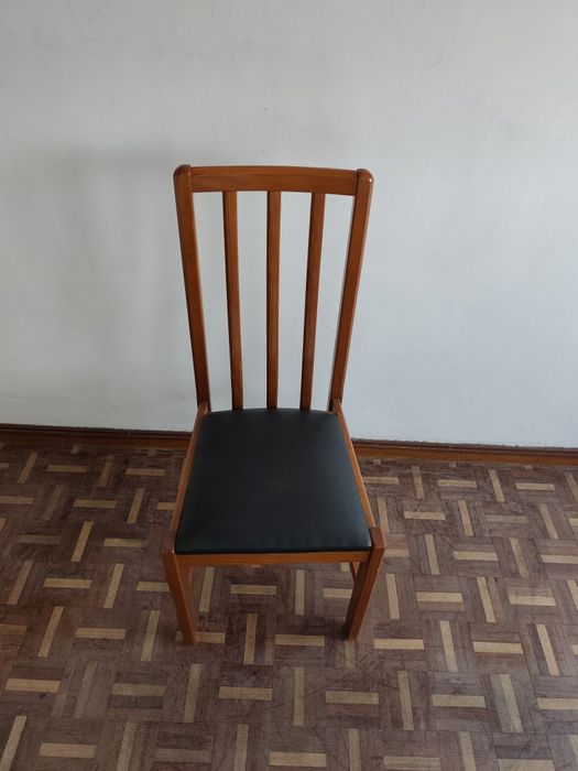 Cadeira de sala de jantar vintage em couro
