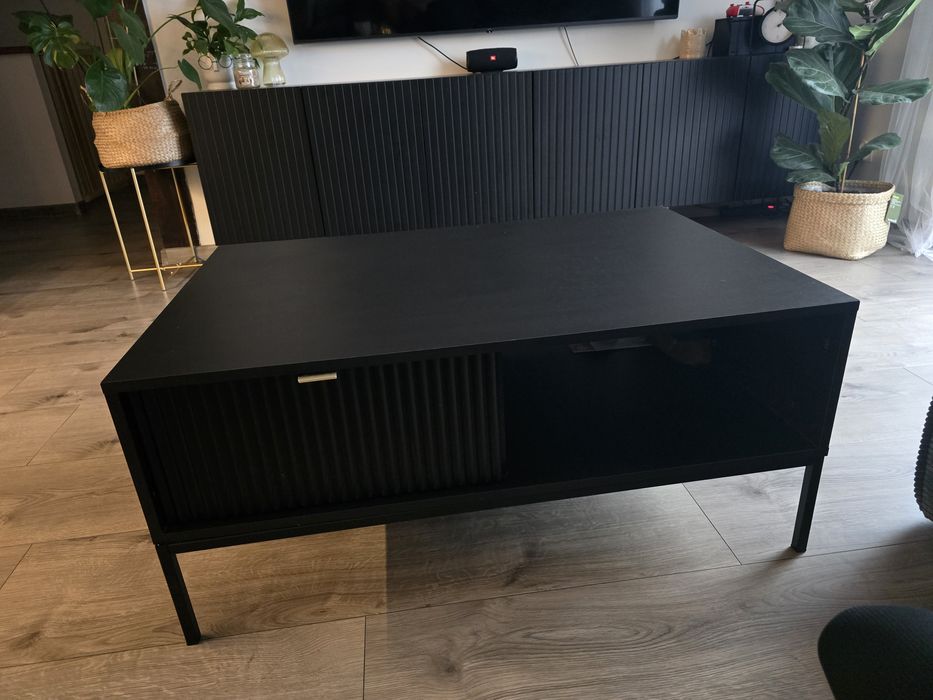 Stolik kawowy ława ryflowana czarna