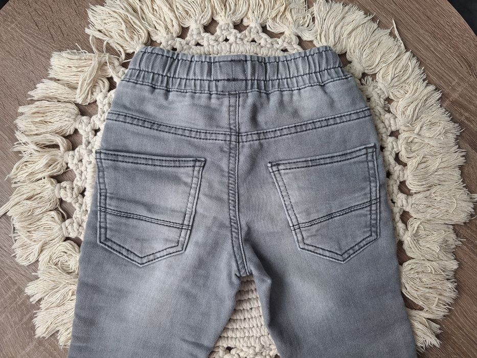 Szare Joggery Dżinsy Reserved 98cm