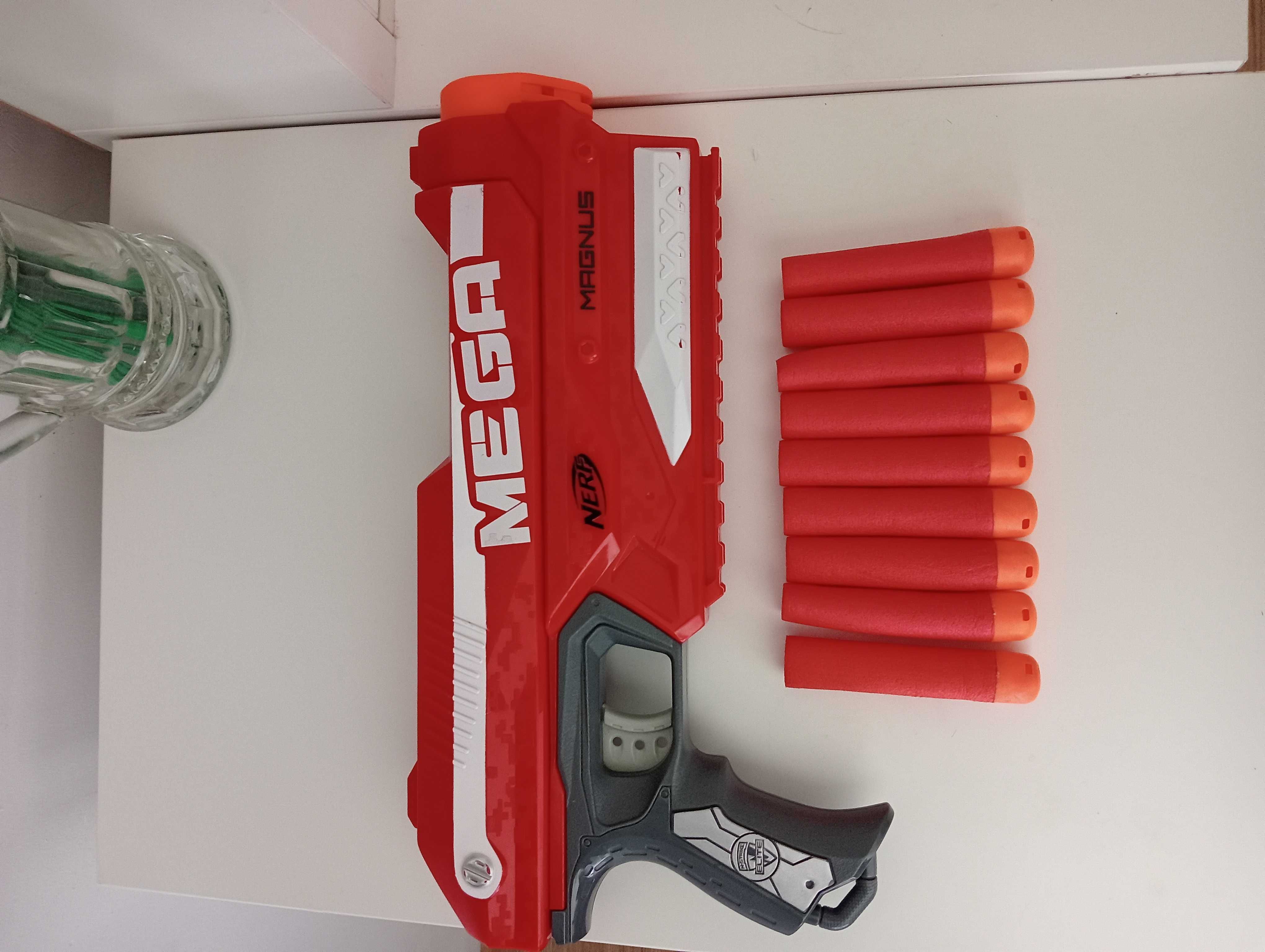 Nerf Mega Magnus z 9 strzałkami.