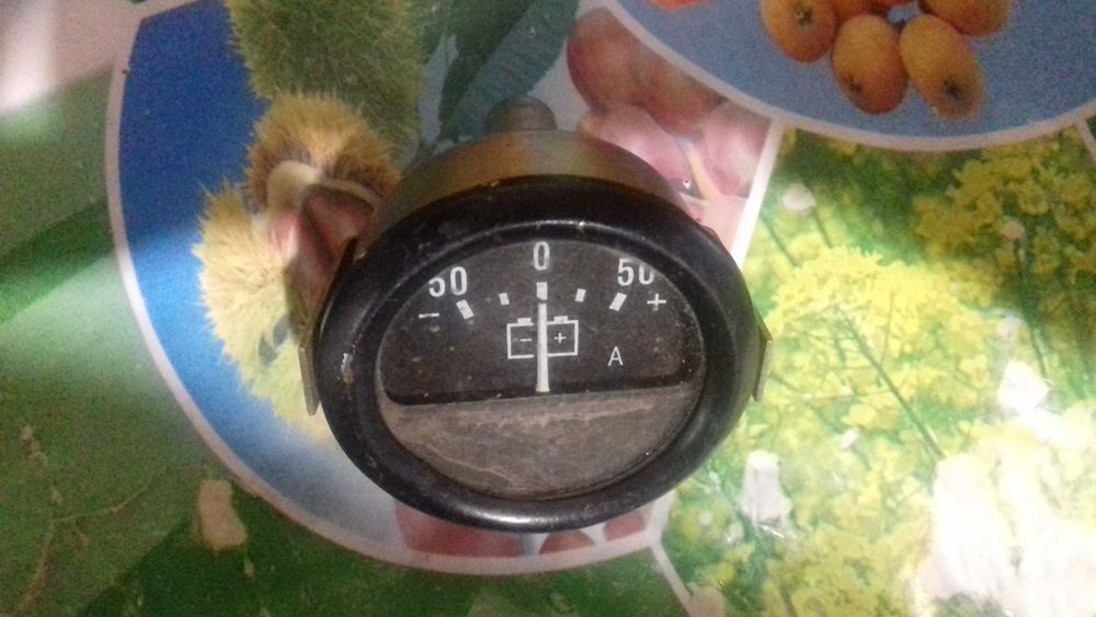 Указатель зарядки до 50А(щитка приборов) автомобильный, тракторный
