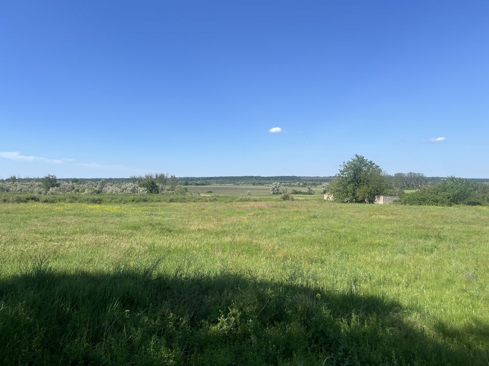 Участок, свой берег реки.