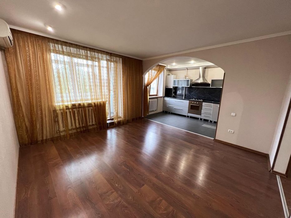 Продається стильна 3-кімнатна квартира у чудовому районі міста — вул.