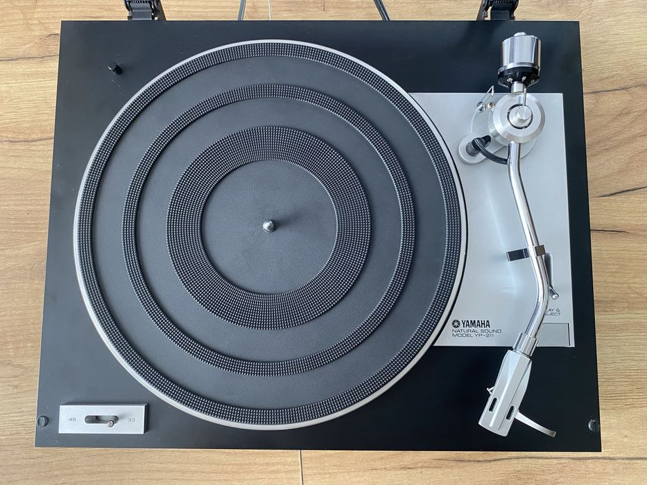 Gramofon Yamaha YP-211