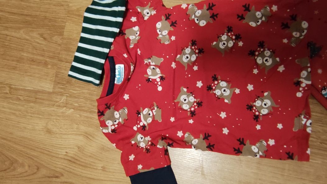 Zestaw ubranek świątecznych dwie koszulki, bluza i spodnie rozm 80