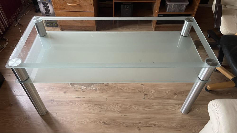 Szklany stół do salonu