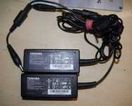 2X Zasilacz ładowarka TOSHIBA 19V 1,58A 30W wtyk 5,5 X 2,5mm