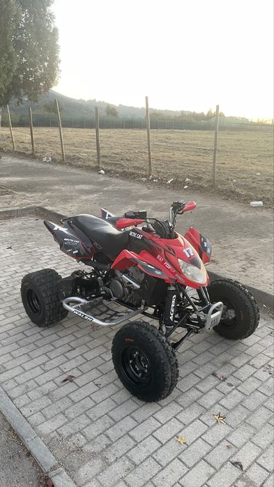Moto 4 Arctic Cat DVX 400 com marcha atrás matriculada