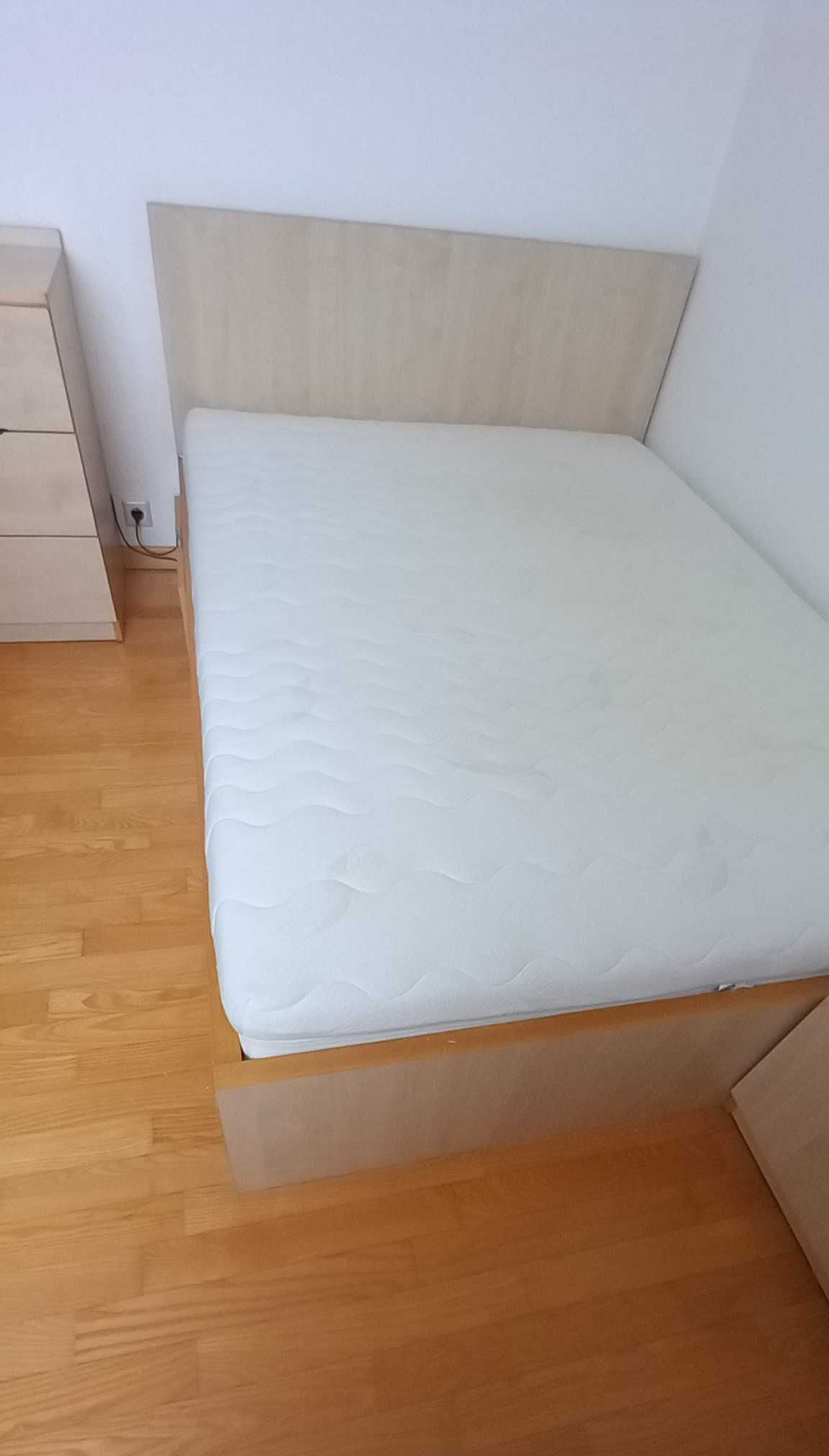 Sprzedam łóżko 140x200 w bardzo dobrym stanie + MATERAC GRATIS